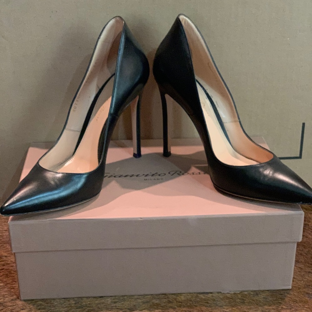 black pumps